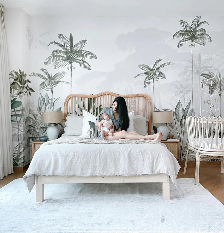 Elegant Rainforest, Pattern Wallpaper in White Green in Bedroom