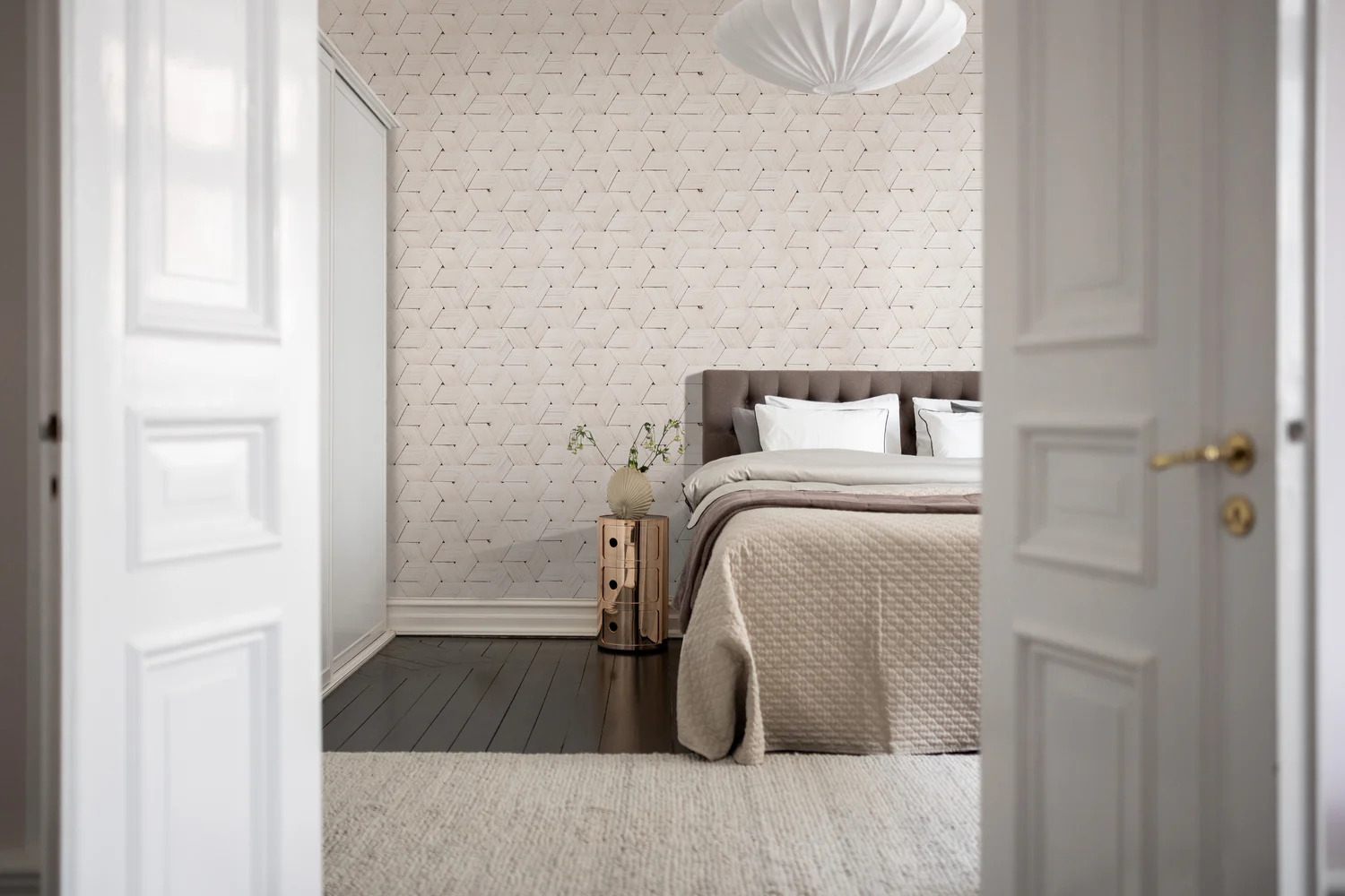 HC-Birch_Bark_Braids_Pattern_Wallpaper-White-Interior2-04122023-ezgif.com-webp-to-jpg-converter.jpg Birch Bark Braids, Pattern Wallpaper in bedroom