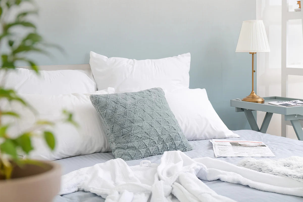 Tessa, Ombre Wallpaper in a chilly bedroom atmosphere