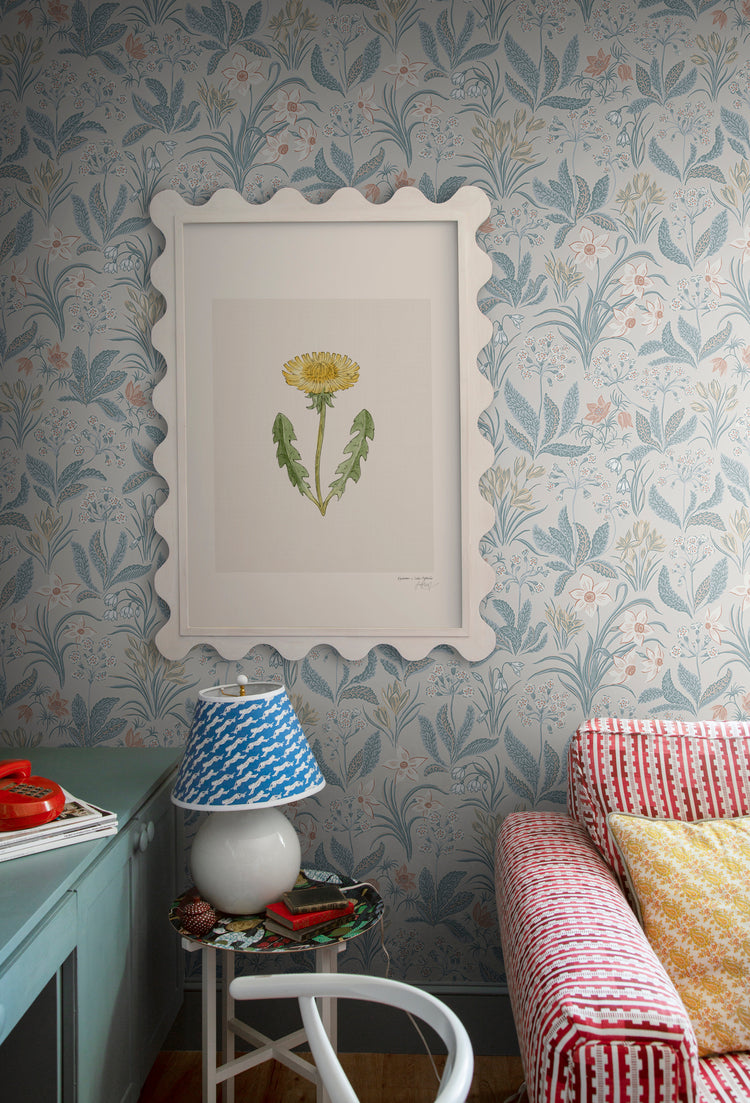 HC-Huset_i_Solen_Floral_Pattern_Wallpaper-Sand-Interior1-05012024.jpg Huset i Solen Floral, Floral Pattern Wallpaper in bedroom