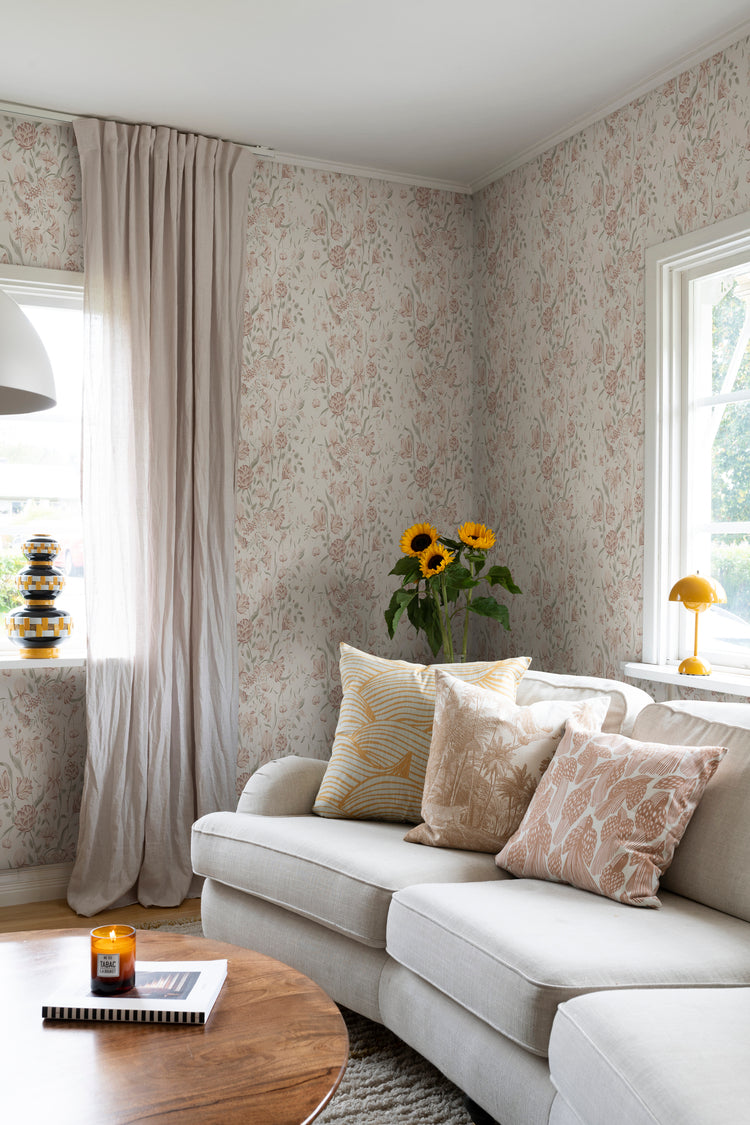 HC-Karins_Bukett_Floral_Pattern_Wallpaper-Sand-Interior1-05012024.jpg Karins Bukett, Floral Pattern Wallpaper in living room