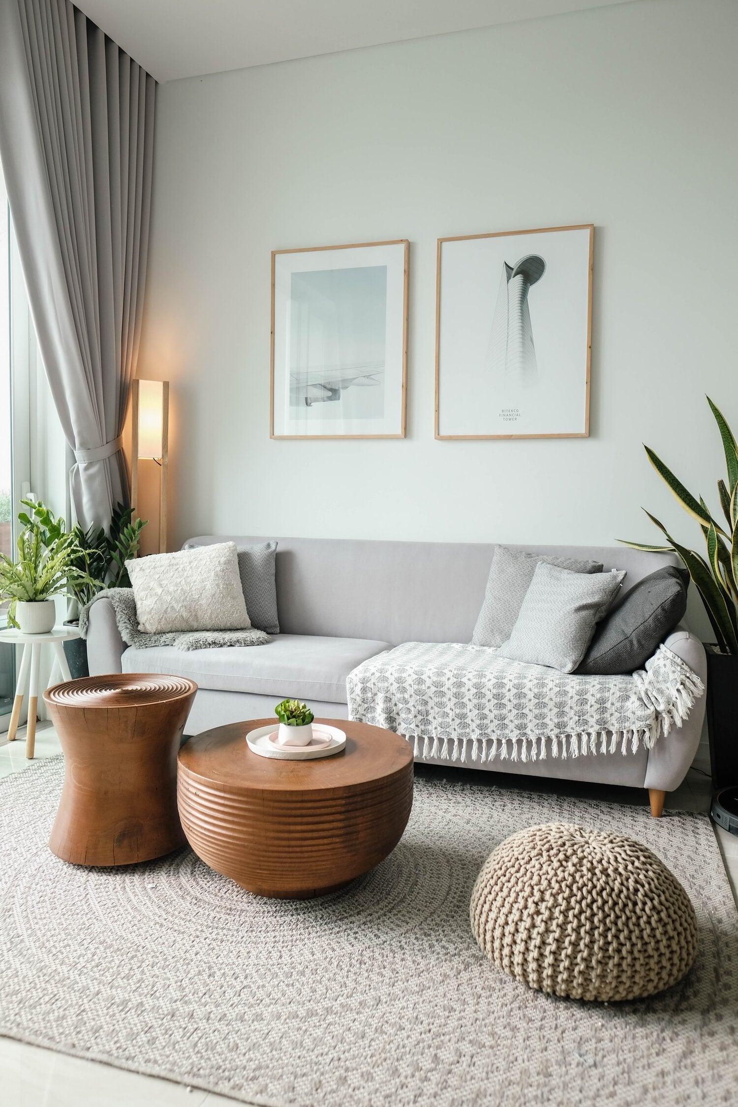 Zen style living room decorated with indoor plants