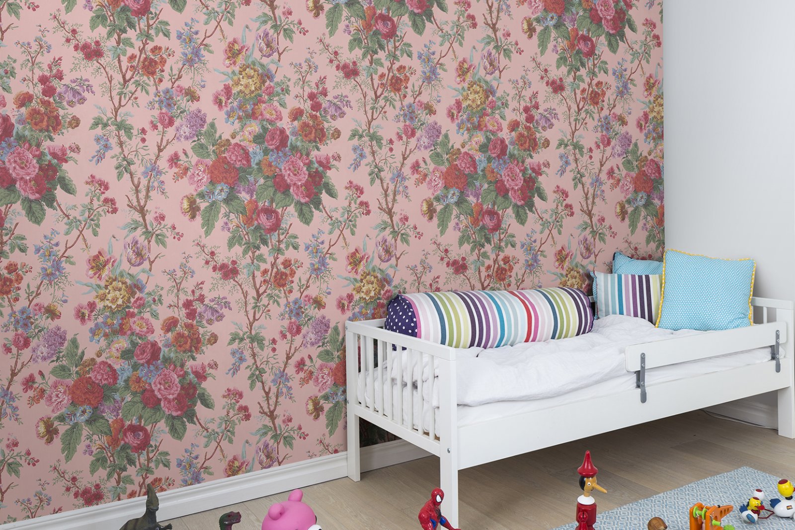 941ebf_96cc8461af7048c7abfe9f2f200a3651_mv2.jpg Bouquet in Pink, Floral Pattern Wallpaper in bedroom