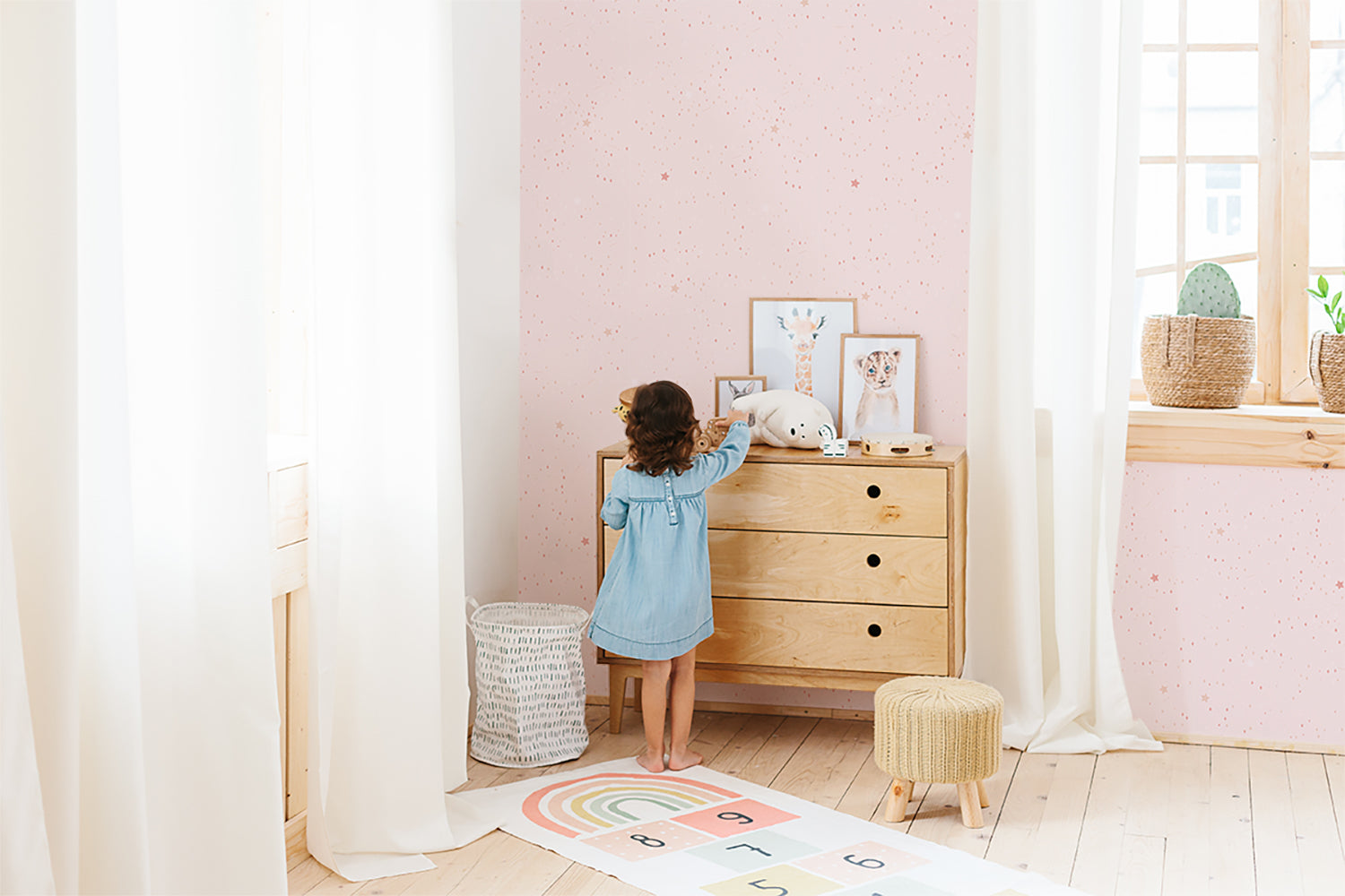 Twinkle Twinkle Little Stars, Pattern Wallpaper in Pink in Kid's Room