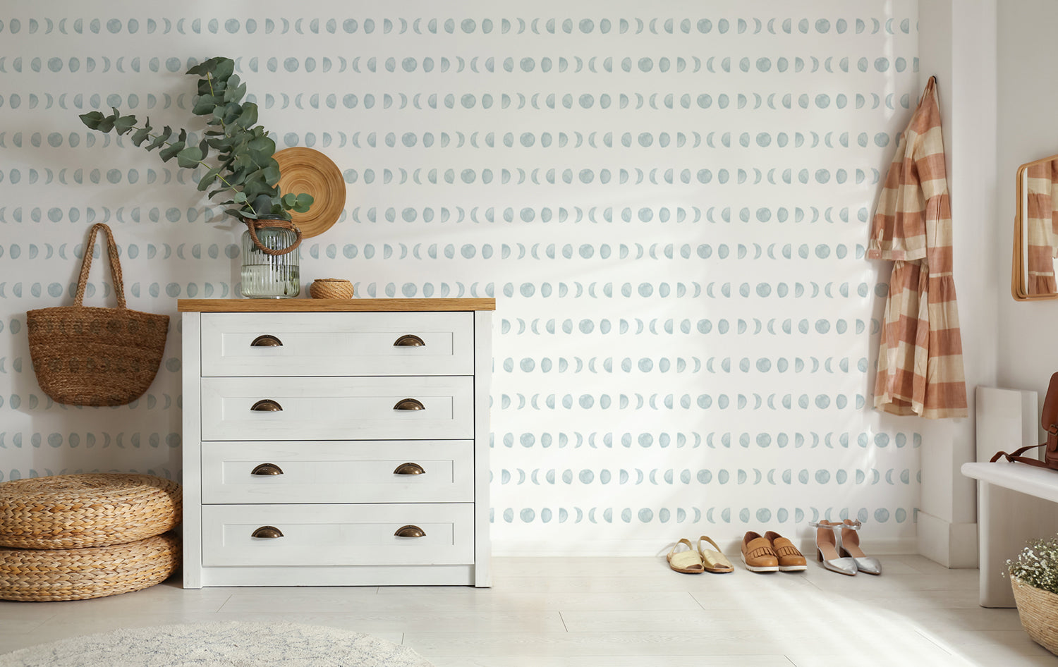 Lunar, Pattern Wallpaper in Closet Room