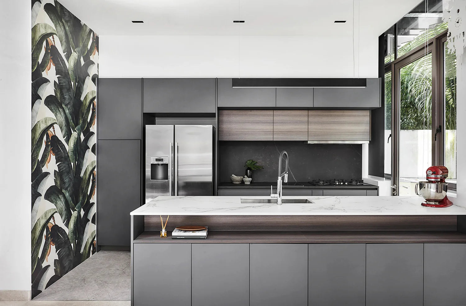 Banana Leaves, Tropical Pattern Wallpaper in dry kitchen