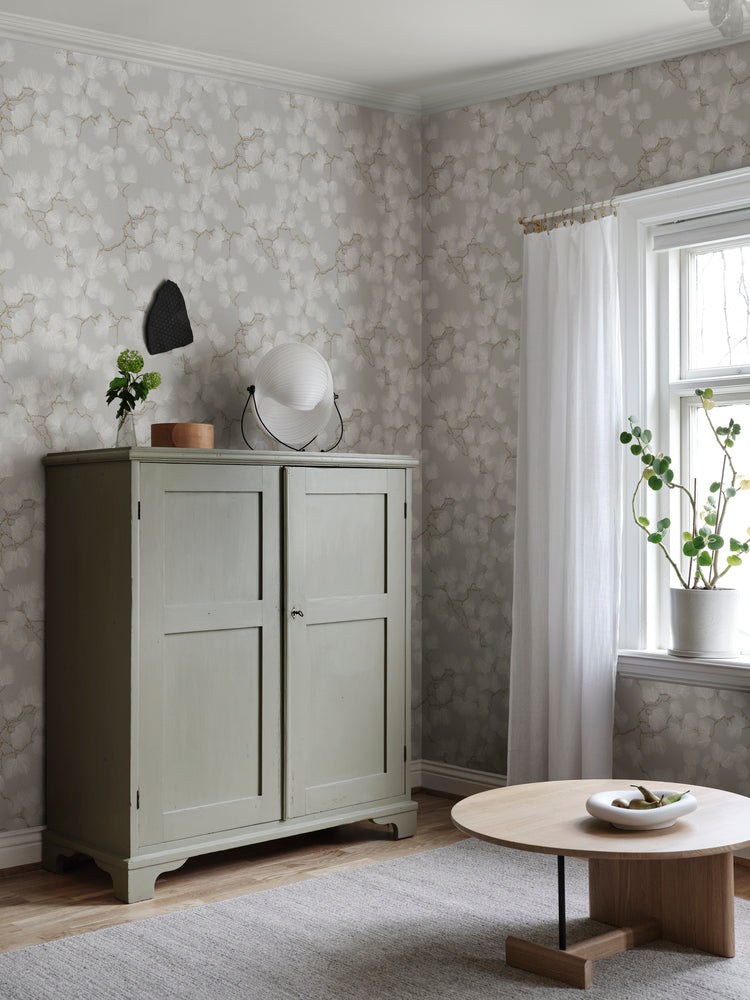 HC-Pine_Pattern_Wallpaper-White-Interior2-18122023.jpg Pine, Pattern Floral Wallpaper in dining room with white cabinet